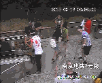 南京四老外和俩中国人地铁口扮僵尸 吓跑路人【图】