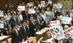 日本众议院全体会议表决通过新安保法案(图)