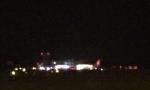 广州白云机场有人持刀登机 带汽油在机内点火