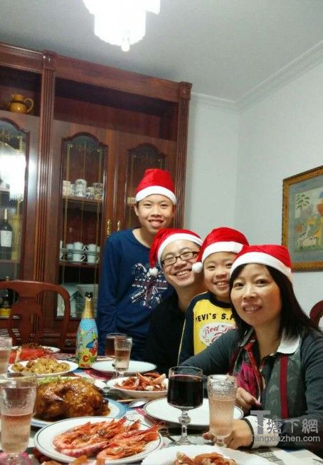西班牙华裔母亲赴美开中餐馆助儿子圆“名校梦”
