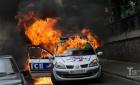 法国巴黎警车焚毁事件中的“功夫警察”获表彰【组图】
