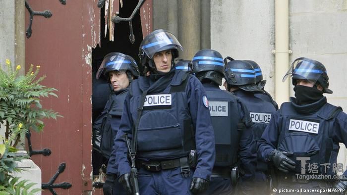 缉捕恐怖嫌犯的法国警察（资料图片）