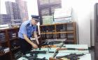 温州市区飞霞桥玩具市场查出350支仿真枪 店主被拘留