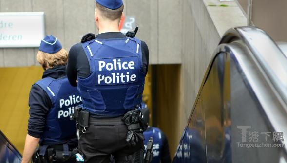 
Les policiers belges ont été avertis «
d’une situation suspecte par l’appel d’un particulier vers 5 h 30
», ce mardi matin. PHOTO ARCHIVES EDOUARD BRIDE

VDNPQR
