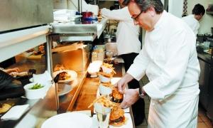 法国名厨布鲁在纽约曼哈顿的餐厅，以美味汉堡闻名。