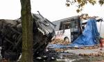 法国校车与重卡相撞，致一死三伤